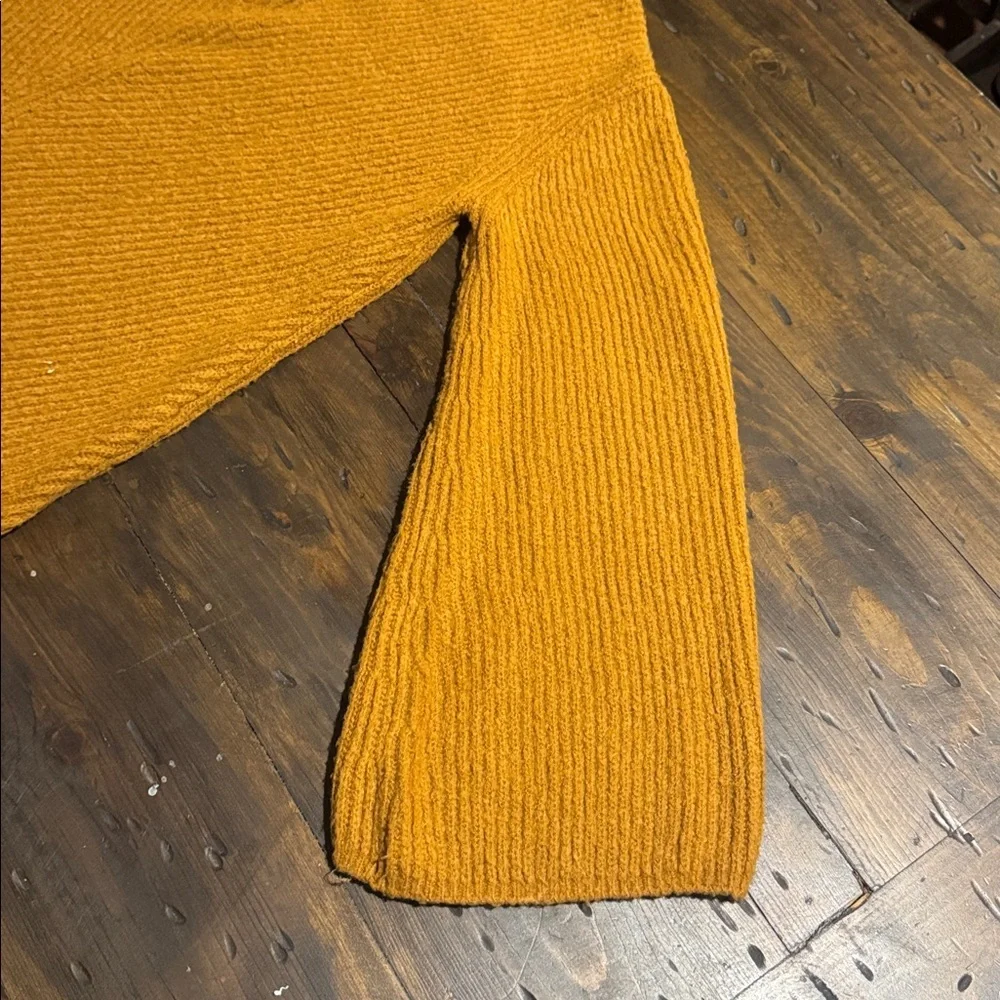 Gibson Latimer Golden Knit V-Neck Boho Sweater - Picture 3 of 10